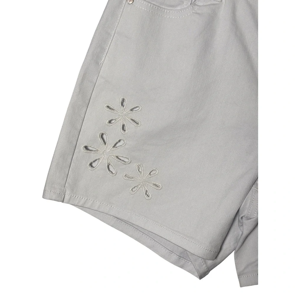 Camila Coelho Womens High Waist Jean Shorts 6 White Floral Eyelet Denim Boho - Picture 3 of 6